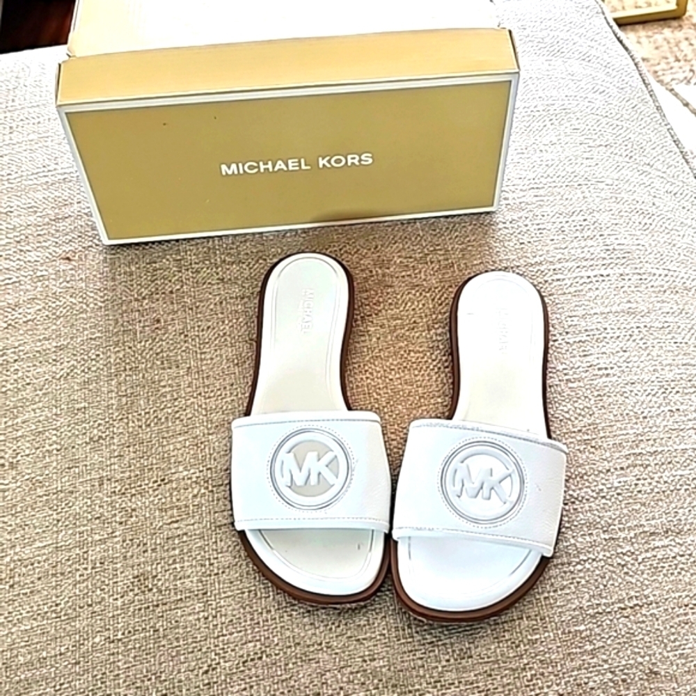 Michael Kors MK Logo slides slip on white size 6.5 nwt